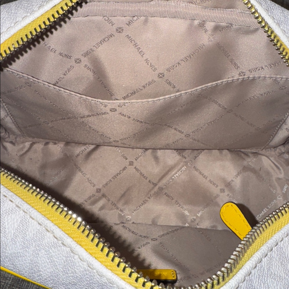 Michael Kors Bag Kenly Jet Set Signature Logo White Yellow Camera Crossbody - Picture 12 of 17